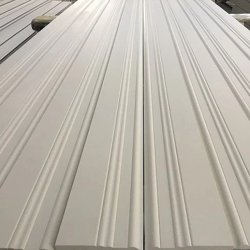 Eersteklas houten sierplanken met witte primer en vingerlas voor decoratief ontwerp