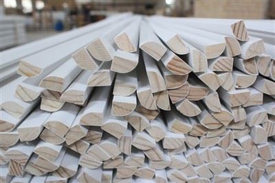 Geprimed houten kleine lijstwerkschoen of 1/4 kwartrond