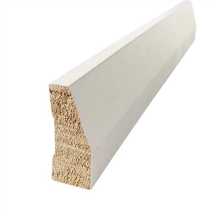 Witte geprimeerde vinger joint moulding voor houten plint